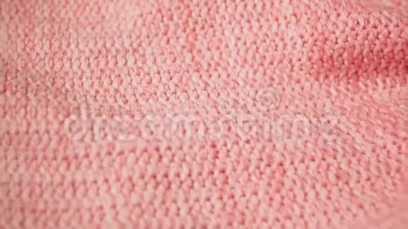温软亚克力粉色或珊瑚面料纤维布毛衣慢锅视频的预览图