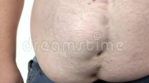 矮胖子摇着大肚子视频的预览图