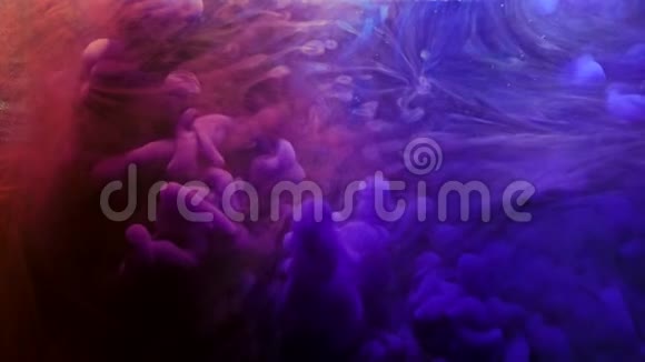 墨水混合魔法云紫蓝色液体视频的预览图