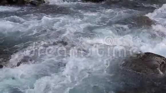 大瀑布慢动作吼水视频的预览图
