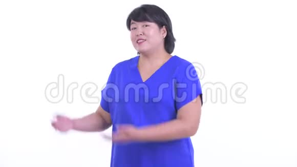 快乐超重的亚洲女商人视频的预览图