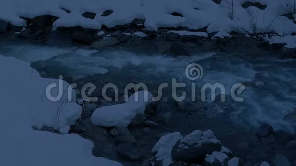 黄昏雪中的山河视频的预览图