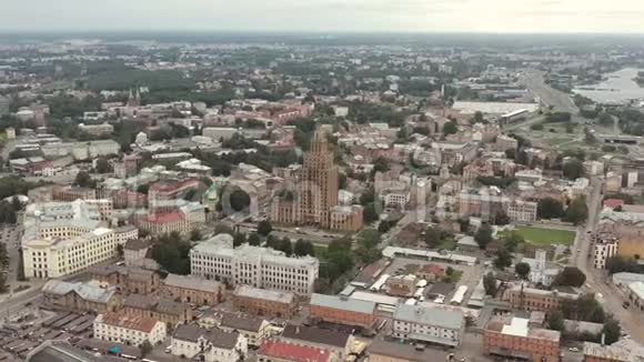 拉脱维亚里加2019年5月拉脱维亚科学院大楼和里加市景的空中录像视频的预览图