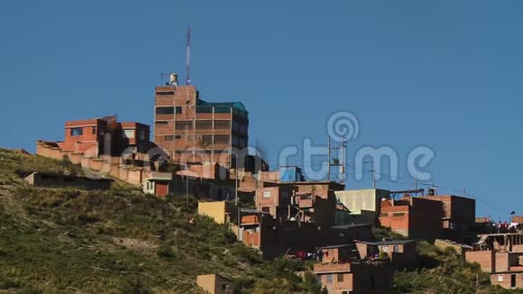 山上的建筑物和住宅视频的预览图