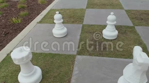 户外大型象棋比赛视频的预览图