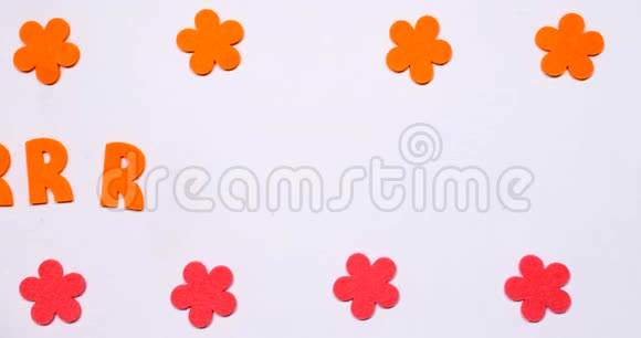橙色字母R从一边飞到另一边上下花都在动视频的预览图