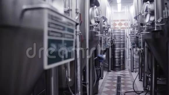 现代德国啤酒厂实验室生产视频的预览图