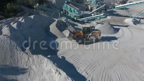 土耳其的挖掘机和推土机视频的预览图