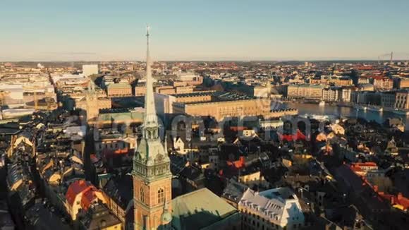 斯托克霍姆瑞典二月2020年在斯德哥尔摩旧市中心Gamla斯坦的大教堂的空中景观视频的预览图