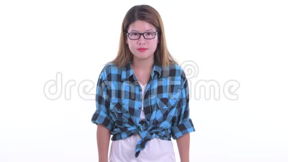快乐年轻的亚洲时髦女郎视频的预览图
