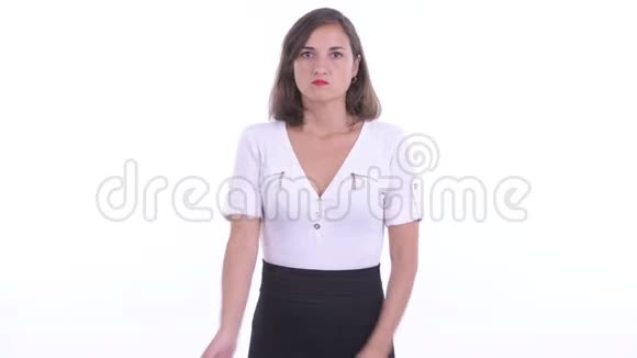 穿着衣服的女商人双臂交叉着满脸愤怒视频的预览图