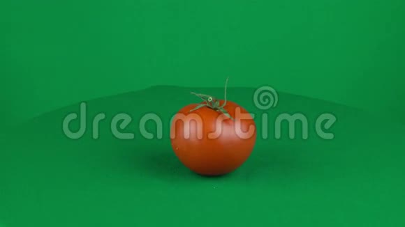 番茄在绿屏中旋转铬键视频的预览图