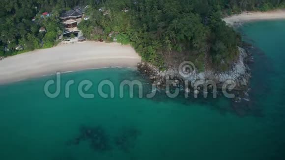 普吉岛苏林海滩热带空无人驾驶飞机景观视频的预览图