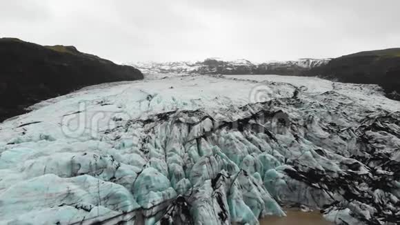 全球变暖和气候变化冰岛冰川融化的巨型冰山视频的预览图