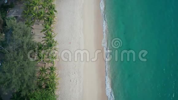 普吉岛苏林海滩热带空无人驾驶飞机景观视频的预览图
