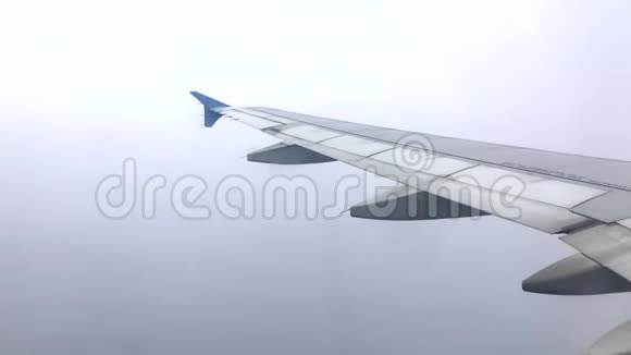 飞翼穿云的美丽景色视频的预览图