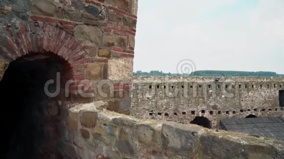 中世纪的旧堡垒城墙通道视频的预览图