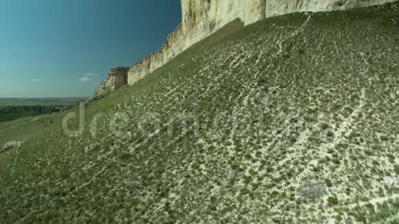 白色纯天然岩石视频的预览图