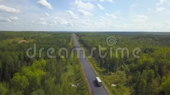 乡村公路空林路视频的预览图