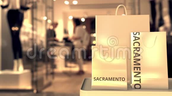 带有萨克拉门托字幕的购物袋与模糊的商店入口在美国购物相关的3D动画视频的预览图