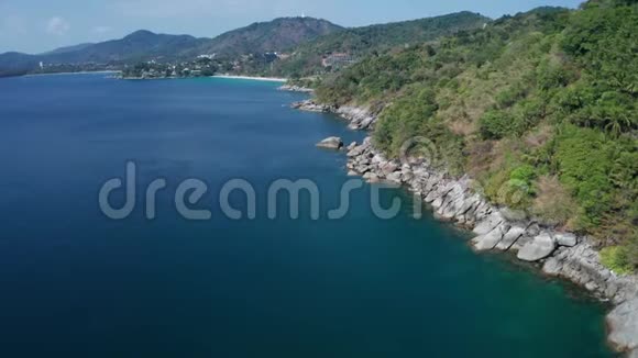 普吉热带KataNoi海滩附近的海景和海岸视频的预览图