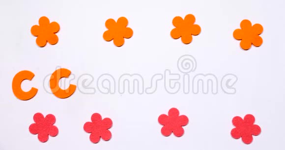 橙色舞蹈字母C从一侧飞到另一侧英文字母表视频的预览图