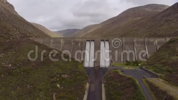 本克罗姆大坝城墙出口流量县下来北爱尔兰视频的预览图
