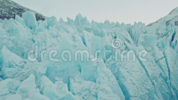 阿拉斯加殖民地冰川空中近景视频的预览图