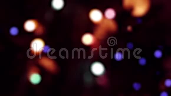 模糊聚焦的圣诞灯光视频的预览图