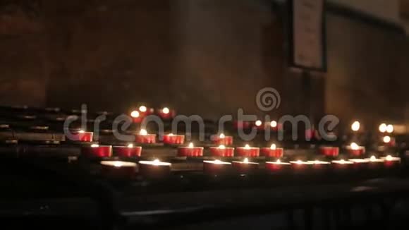 祈祷蜡烛纪念视频的预览图