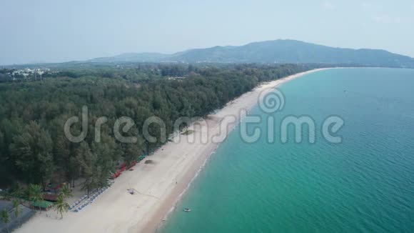 空中无人驾驶飞机俯瞰普吉岛热带Layan海滩地区视频的预览图