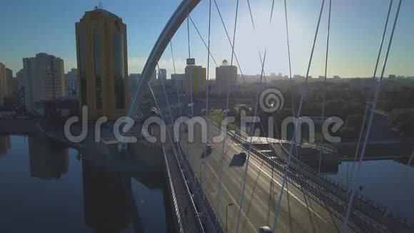 河上的路桥视频的预览图