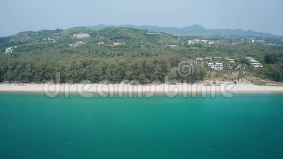 普吉岛热带海滩空中无人机景观视频的预览图