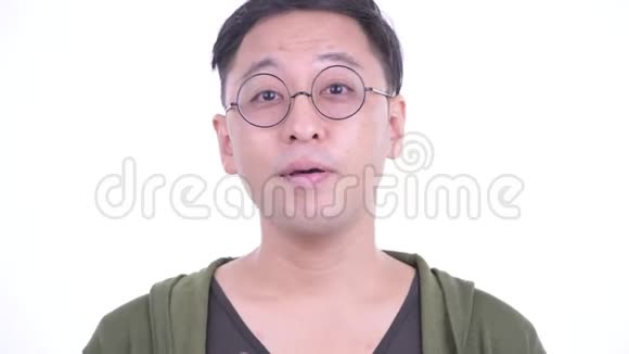 戴眼镜的快乐日本男人的脸视频的预览图