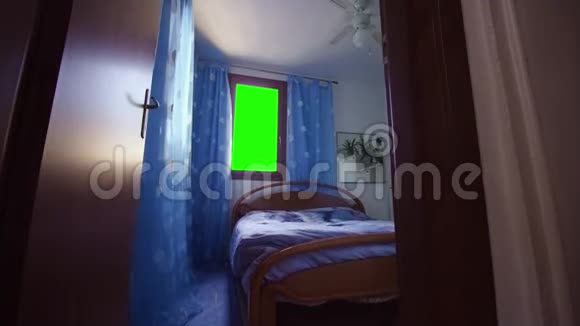 卧室的窗户换成了绿色的屏风视频的预览图