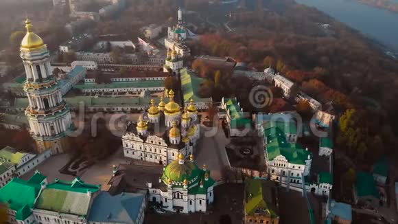 基辅佩切斯克拉瓦拉东正教教堂修道院视频的预览图