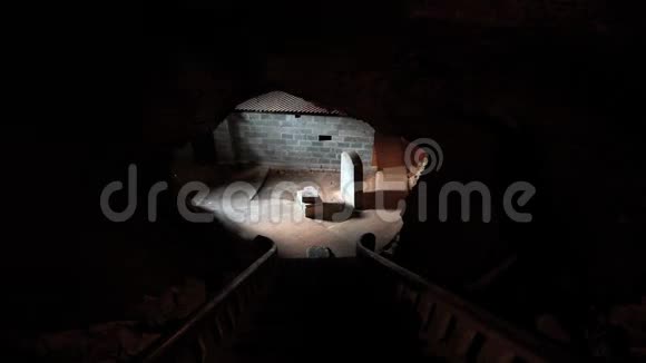 越南谭可城比希东塔洞穴的楼梯视频的预览图
