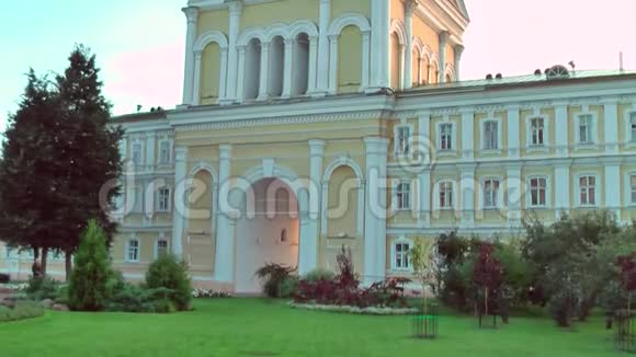 圣阿三一的朝圣者塞拉菲姆迪维沃修道院视频的预览图