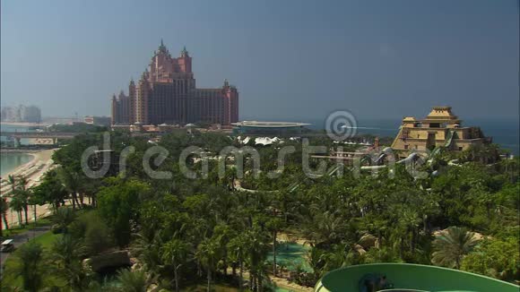 Atlantis棕榈迪拜的一个水上乐园视频的预览图