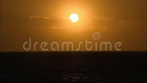 西班牙岛海滩神奇日落景观视频的预览图