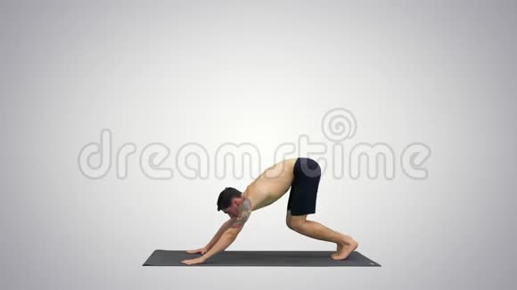 瑜伽DwiPadaSirsasana脚后的头部姿势在梯度背景视频的预览图