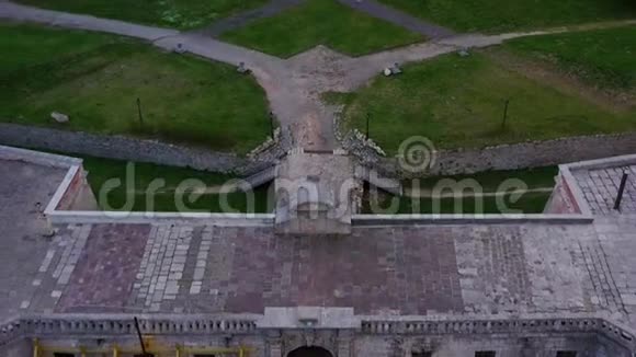 乌克兰春天的Pidhirtsi城堡的鸟瞰图视频的预览图