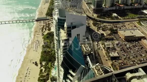海滨高塔阳光岛海滩FL视频的预览图