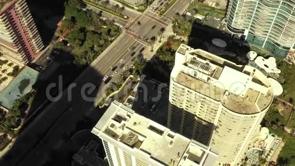 空中无人机视频萨姆森海滨公园阳光岛滩FL视频的预览图