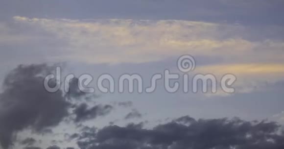 晚上有云时间推移视频的预览图