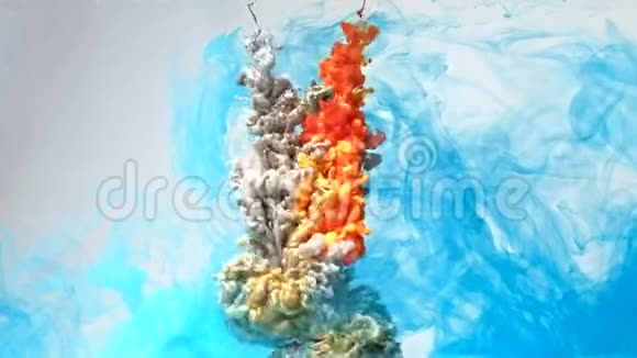 染料混合运动青铜橙色油漆流动蓝色蒸汽视频的预览图