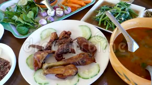缅甸农村缅甸菜的选择视频的预览图