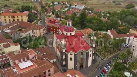 从历史建筑和圣母教堂的高度观看拉奥罗塔瓦特内里费加那利视频的预览图