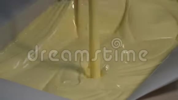 乳品厂黄油的生产视频的预览图