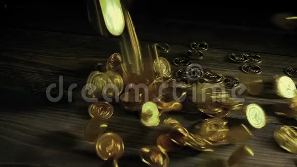 一大堆金币倒在桌子上视频的预览图
